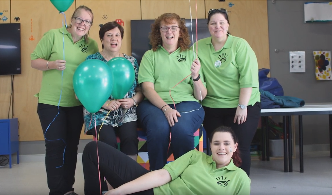 volunteers green shirts